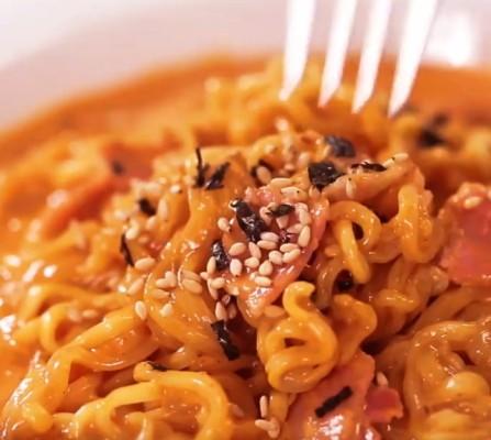 三养奶油辣鸡炒面삼양까르보나라불닭볶음면130g 商品图2