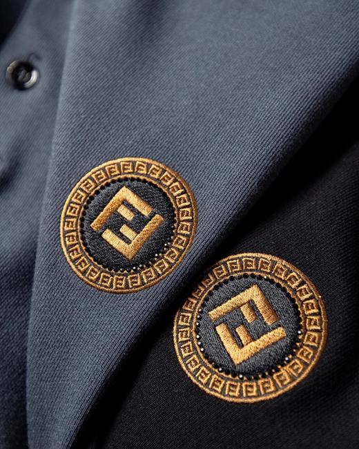 点此购买 芬迪男款金线刺绣烫钻翻领t恤 莲163690 商品图12