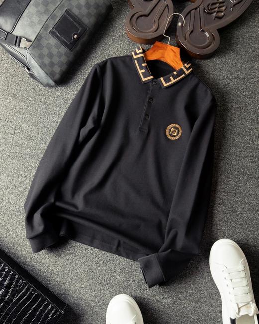 点此购买 芬迪男款金线刺绣烫钻翻领t恤 莲163690 商品图7