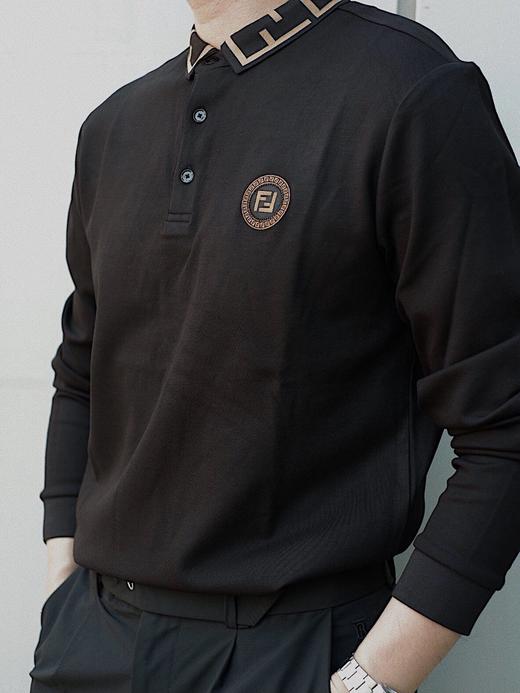 点此购买 芬迪男款金线刺绣烫钻翻领t恤 莲163690 商品图4