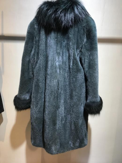 206PC073--红色、蓝色、绿色水貂配银狐款皮大衣--《冬季时尚系列》 商品图9