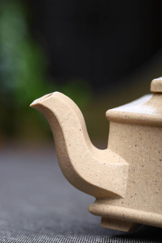 【六方扁韵】泥料：白玉段泥 容量：260cc 作者周龙华（国助） 商品图1