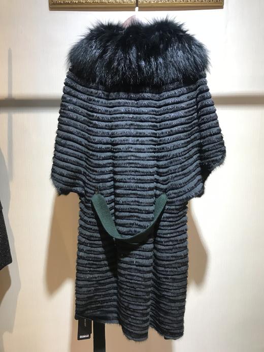 206PC076--绿色水貂配银狐款皮大衣--《冬季时尚系列》 商品图4