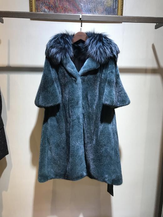 206PC032--十字貂配银狐皮大衣--《冬季时尚系列》 商品图0