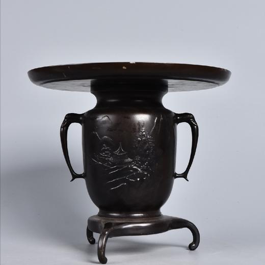 日本昭和时期  高浮雕风景纹双耳三足老铜花器摆件 商品图1