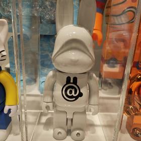 Bearbrick 兔耳白色 400%