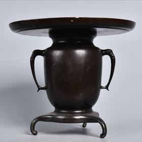 日本昭和时期  高浮雕风景纹双耳三足老铜花器摆件