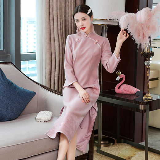 MW-HY99591旗袍改良长袖连衣裙2020新款刺绣时尚妈妈装秋装 商品图2