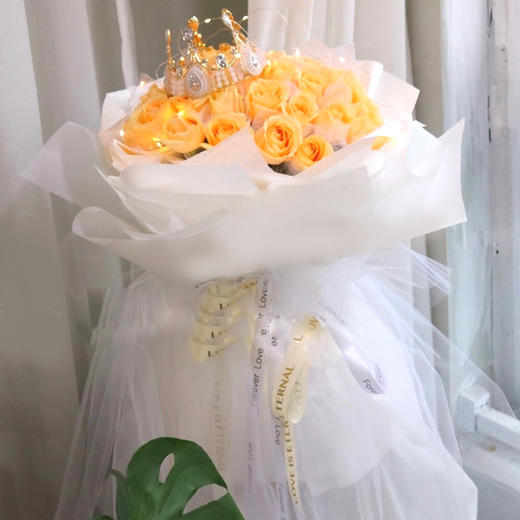 52朵玫瑰带皇冠花束送女朋友老婆暗恋对象告白纪念日求婚女神节520