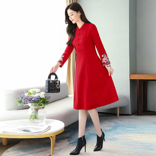 LJY-HF959-102秋冬季新品韩版绣花盘扣中长款A字裙 商品图0