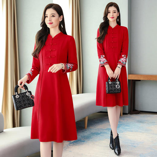 LJY-HF959-102秋冬季新品韩版绣花盘扣中长款A字裙 商品图2