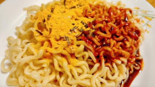 三养特辣鸡肉味炒面芝士삼양불닭볶음면치즈140g 商品图1