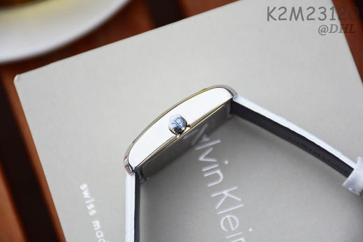 新到货！原单CK Calvin Klein/卡尔文·克莱恩女表 K2M23120
机芯：原装石英机芯
表壳：316L精钢
表镜：矿物质强化玻璃 商品图4