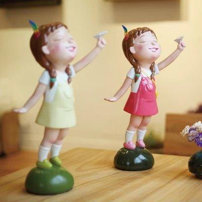 玩纸飞机的女孩 商品图0