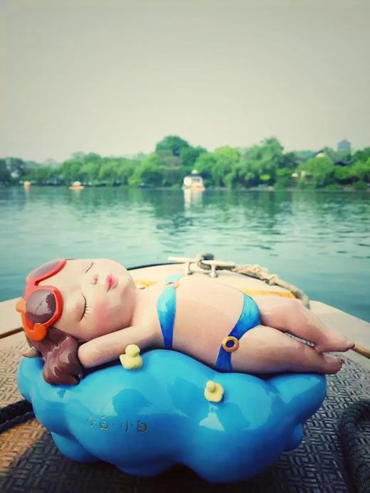 晒日光浴的女孩 商品图5