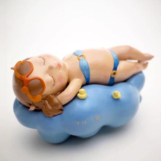 晒日光浴的女孩 商品图0