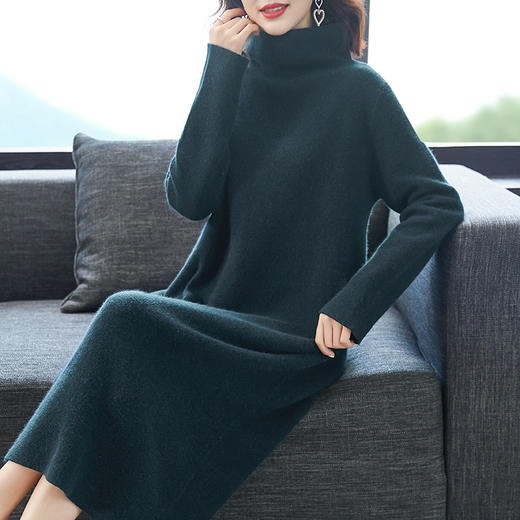 QPE-D203207秋冬新款女时尚长袖宽松中长针织连衣裙 商品图0