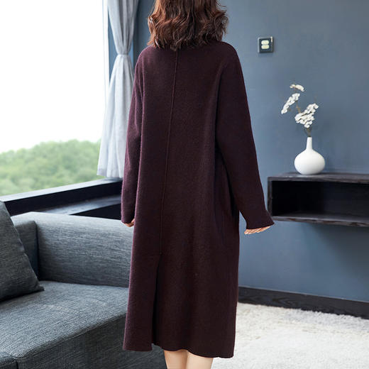 QPE-D203207秋冬新款女时尚长袖宽松中长针织连衣裙 商品图2