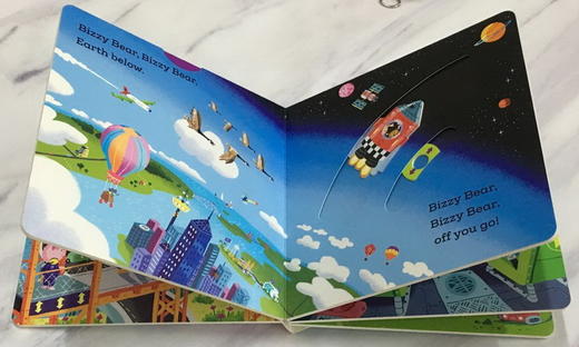 Bizzy Bear 小熊很忙系列 全13册 英文原版 机关操作纸板翻翻书 幼儿英语启蒙必备 商品图12