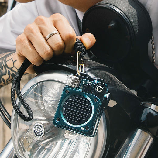 【潮玩新宠】猫王收音机·野性mini机能版|IPX5级防水|单手可控|6h+续航 商品图1