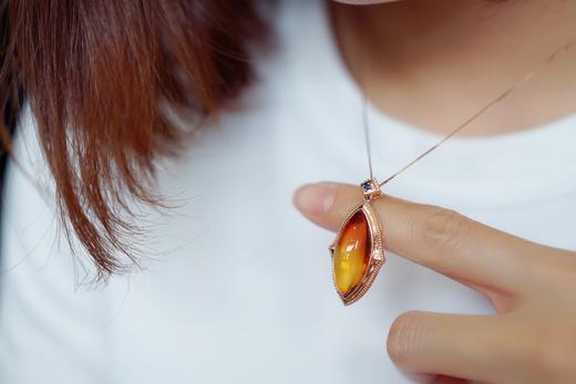 千思扣 ·墨西哥红蓝珀18K镶钻菱形吊坠 商品图5