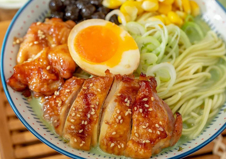 一号私厨·脆皮鸡扒 | 去骨整块鸡腿肉,煎5分钟香嫩飙汁