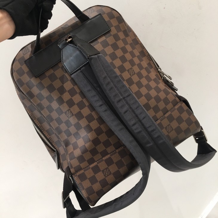 lv jake棕色棋盘格双肩包