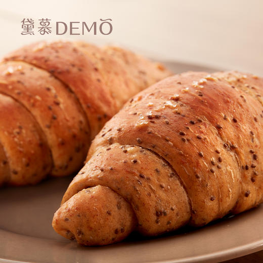 【5折秒杀】奇亚籽盐可颂/个 门店兑换券 · 线下门店通用 · 12月15日前兑换 商品图0