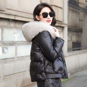 NRG-20111真皮羽绒服女短款海宁压花绵羊皮衣狐狸毛领皮草外套