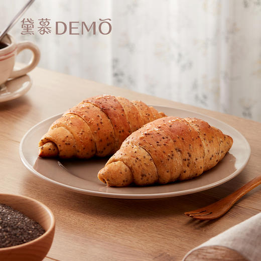 【5折秒杀】奇亚籽盐可颂/个 门店兑换券 · 线下门店通用 · 12月15日前兑换 商品图2