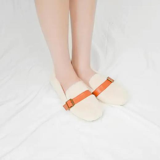 温暖毛毛鞋 4色可选 质感貂毛 可爱圆头 时尚金属马衔扣 柔软内里垫脚 防滑纹设计 商品图3