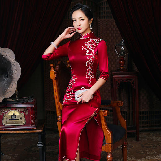 上海旗袍厂LHS-1007丈母娘婚礼服高贵酒红色洋气新娘结婚妈妈装喜婆婆旗袍婚宴装秋冬 商品图3