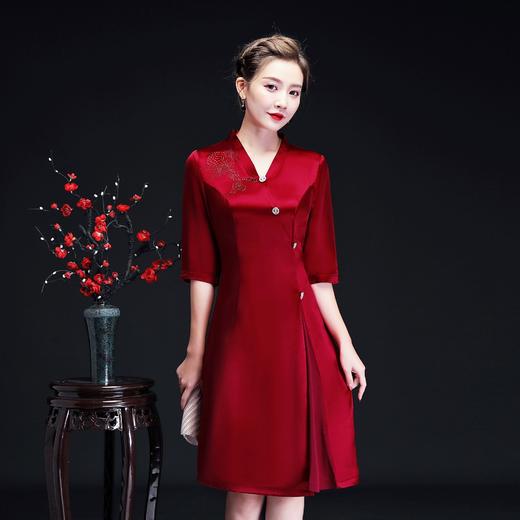 上海旗袍厂LHS-2025高贵婚礼妈妈装秋季连衣裙 V领改良旗袍喜婆婆婚宴装岳母敬酒礼服 商品图1