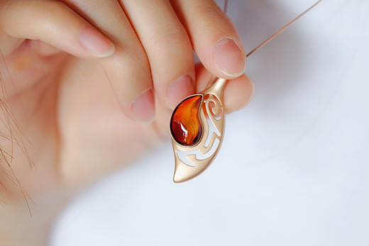 晚霞天鹅·墨西哥红蓝珀18K玫瑰金吊坠  特价 商品图4