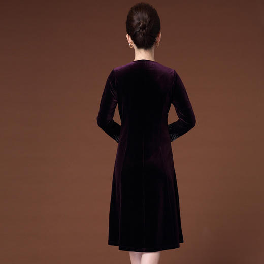 JY-JY201冬装新款V领红色丝绒气质高贵大码妈妈装旗袍加绒连衣裙 商品图4