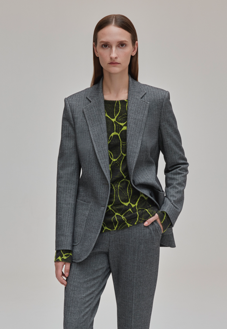 平驳头修身人字纹西服