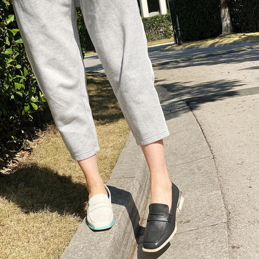 westory商场同款2020中性休闲方头粗跟乐福鞋个性潮味真皮单鞋女W20AM51631 商品图4