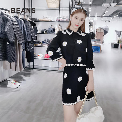 VIA BEANS绣雏菊小外套加雏菊半裙（套装） 9123220001 商品图1