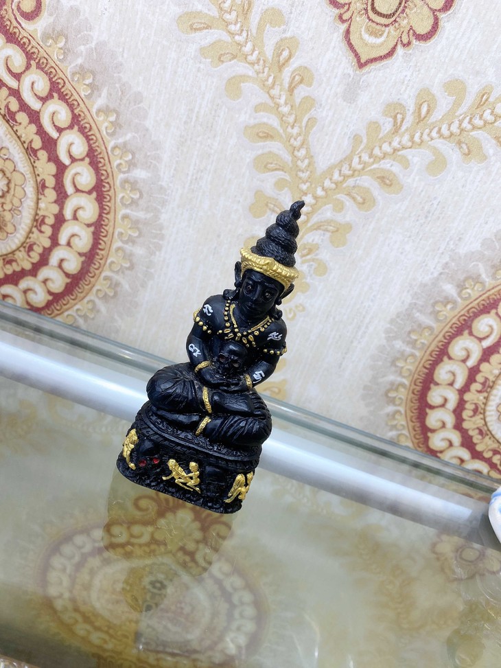 珍藏供奉型:阿赞帝 "男欢女爱" 红眼拍婴