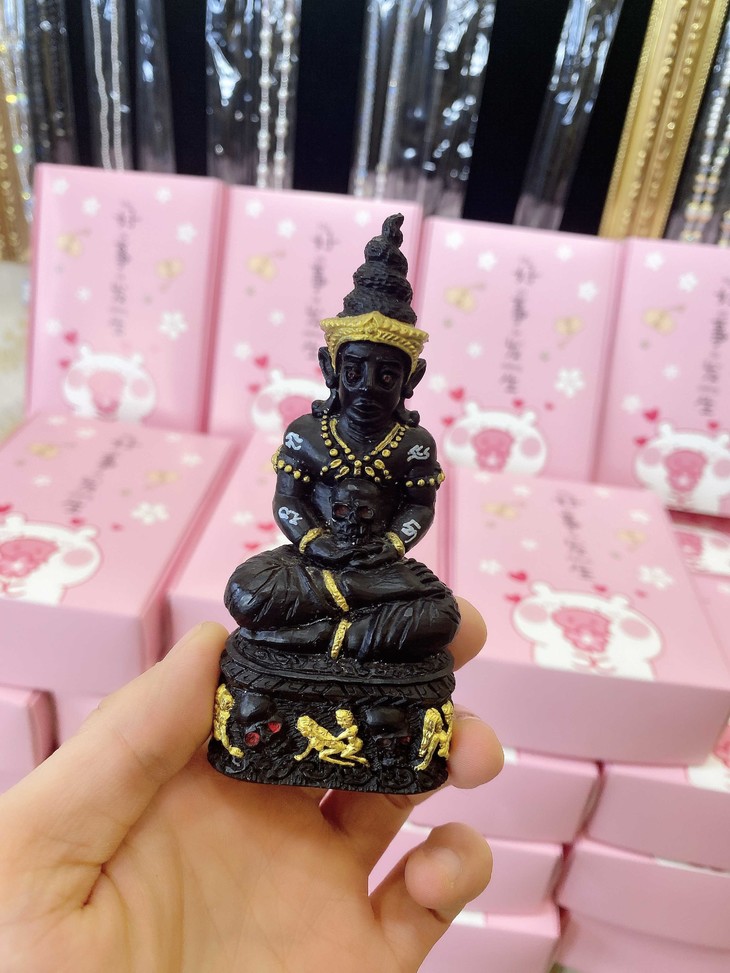 珍藏供奉型:阿赞帝 "男欢女爱" 红眼拍婴