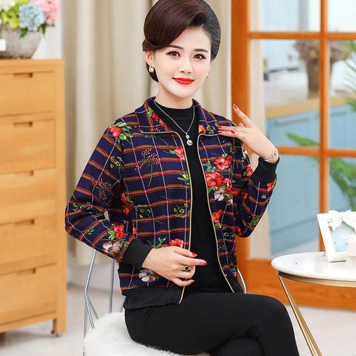 QR-D068中老年女装外套加绒妈妈装秋冬季保暖上衣大码宽松奶奶夹克衫 商品图3