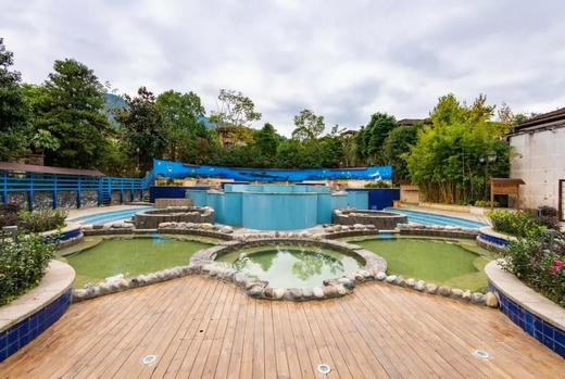 【花水湾】泡去深秋干燥~感受悠闲美好时光~仅158元抢价值298元半舍小筑2大1小套餐=舒适双床房1间1晚+紫云香榭温泉等~ 商品图1