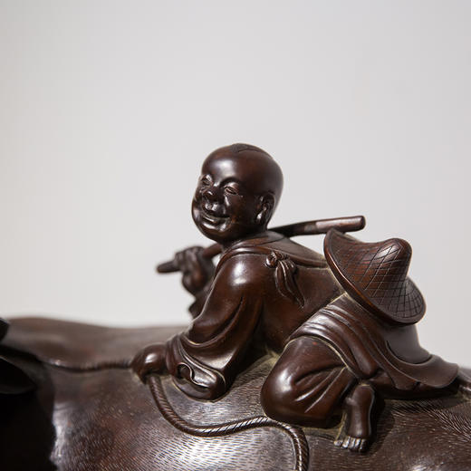 清 楠木整雕牧童卧牛摆件（红木座） 商品图2