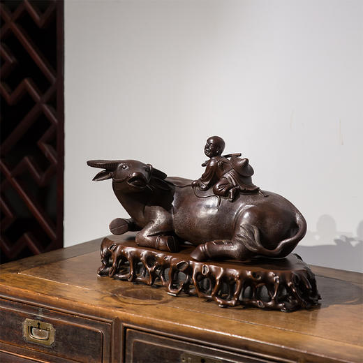 清 楠木整雕牧童卧牛摆件（红木座） 商品图1