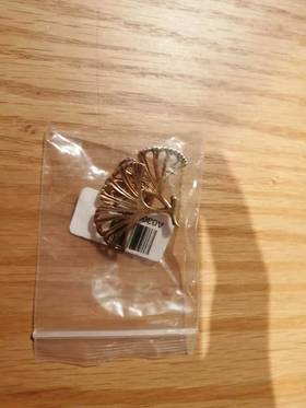 浪漫系列-镂空比心银杏叶-胸针