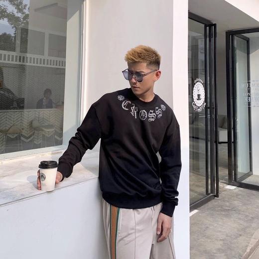 点此购买 克罗心女款烫钻圆领卫衣 ks166166 商品图1