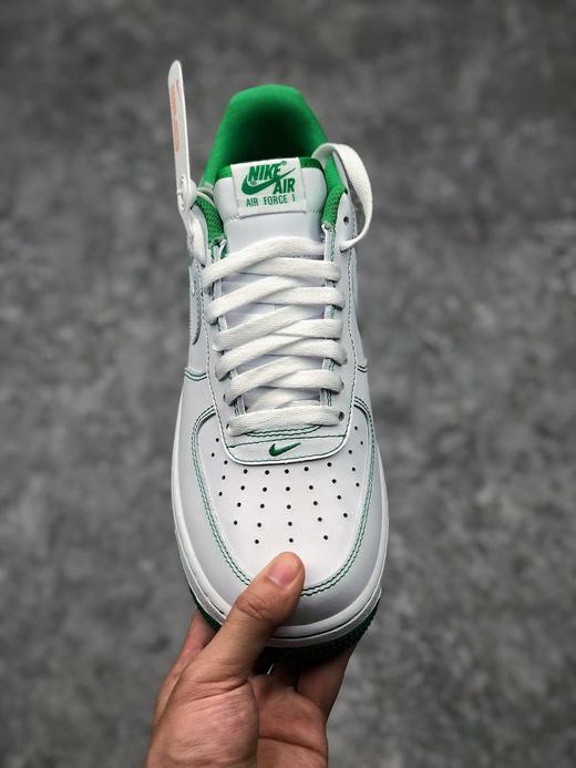 空军一号低帮百搭休闲运动板鞋。柔软、弹性十足的缓震性能和出色的中底设计，横跨复古与现代的外型结合，造就出风靡全球三十多年的Force 1，直到今天还深受青睐。 官方货号#CV1724-103 商品图1