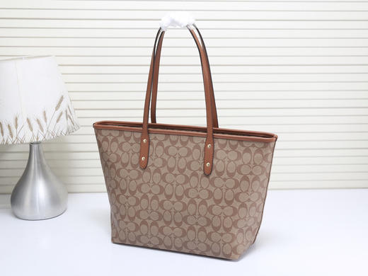 秋冬特价💰400【蔻驰coach】购物袋 专柜zui爆款妈咪包36876出货！原版五金 原版配色里布，精zhan做工，皮质一流。实物更美 商品图2