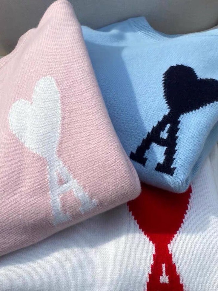 点此购买 ami男女款大爱心圆领针织羊毛毛衣 青166368