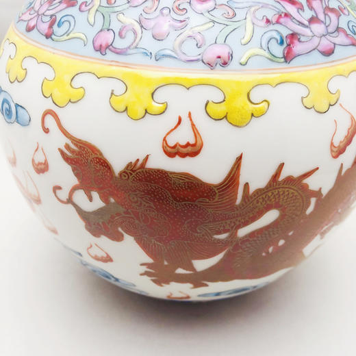 粉彩仿乾隆《白地金龙天球瓶》（小） 商品图2